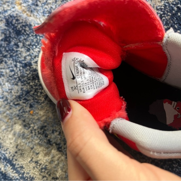 Nike Team Hustle D9 Lil 'Fast n Furry - Chile Red' Size 7C - Picture 5 of 7